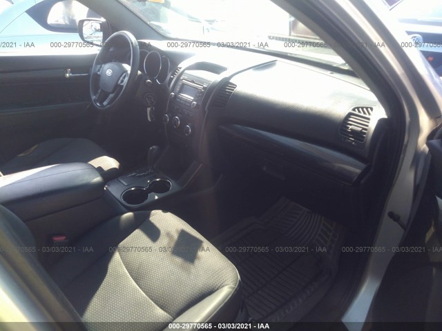 Photo 4 VIN: 5XYKT3A19BG107764 - KIA SORENTO 