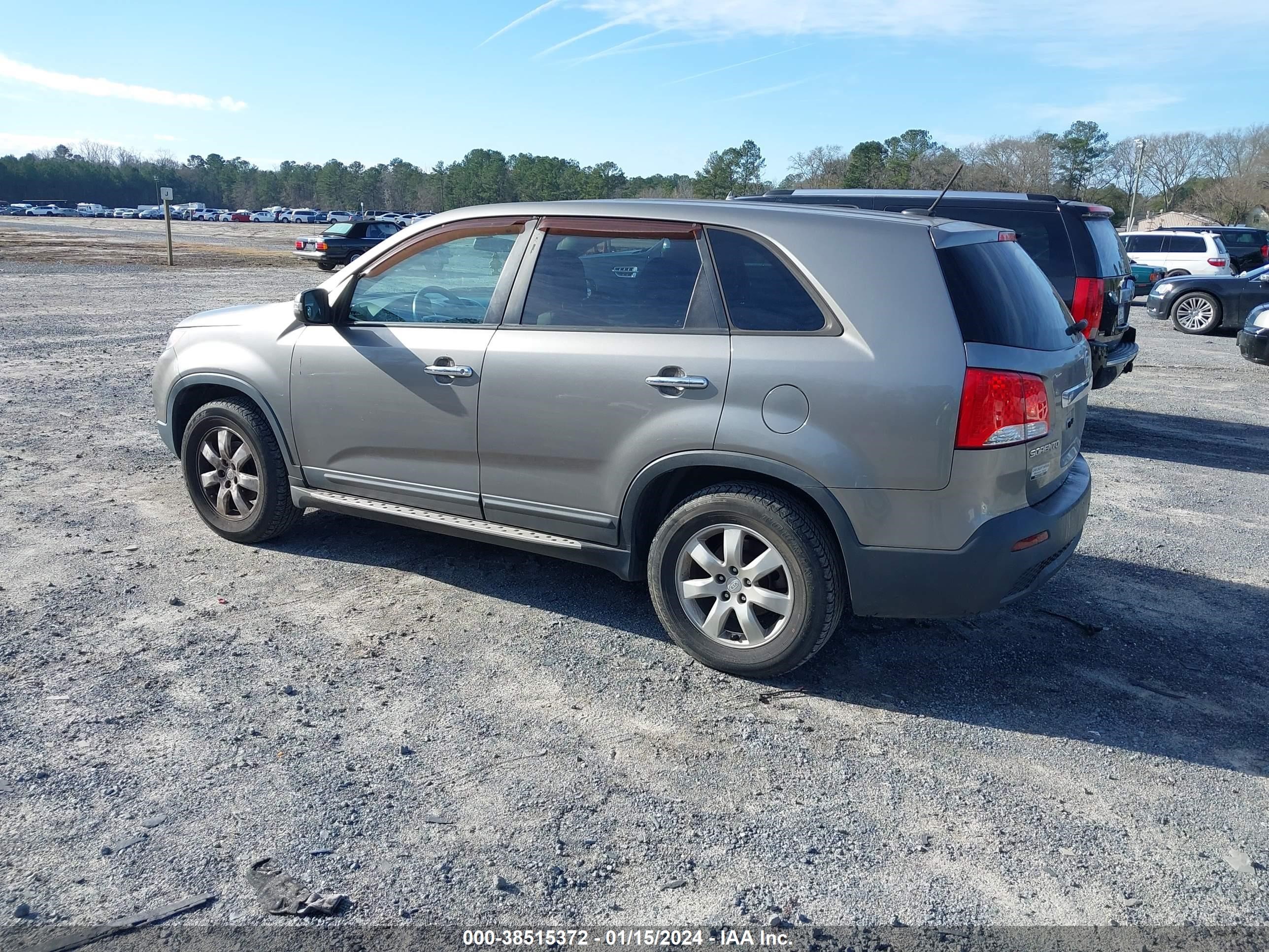 Photo 2 VIN: 5XYKT3A19BG154261 - KIA SORENTO 