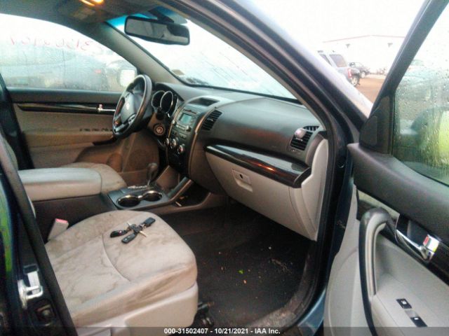 Photo 4 VIN: 5XYKT3A19BG185820 - KIA SORENTO 