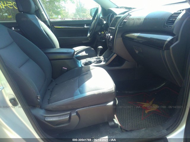 Photo 4 VIN: 5XYKT3A19CG192218 - KIA SORENTO 