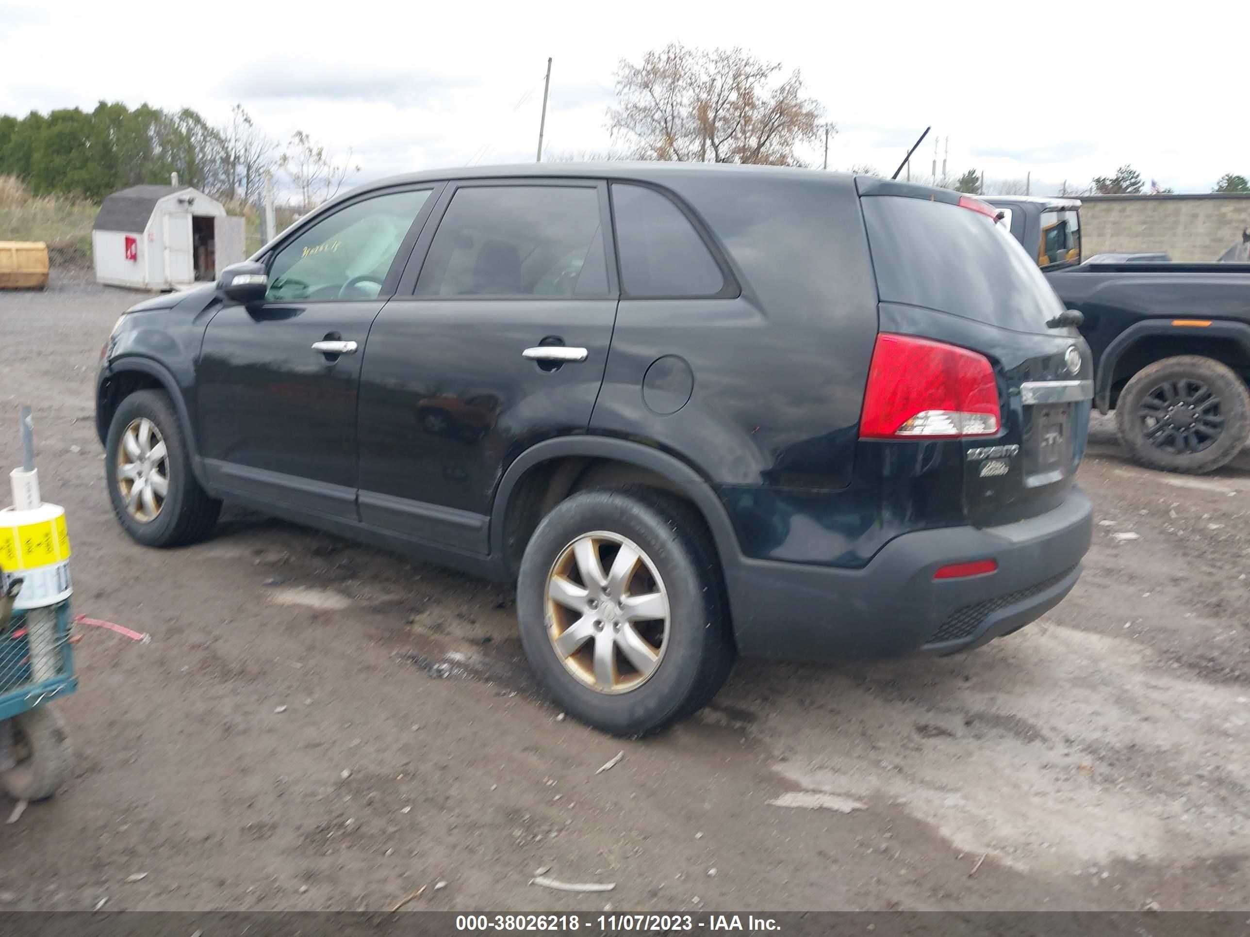 Photo 2 VIN: 5XYKT3A19CG202956 - KIA SORENTO 