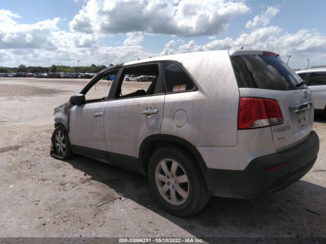 Photo 2 VIN: 5XYKT3A1XBG009696 - KIA SORENTO 