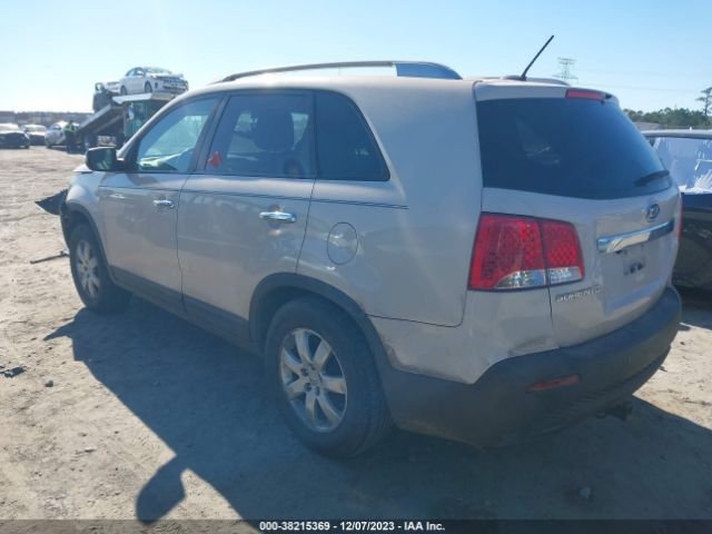 Photo 2 VIN: 5XYKT3A1XBG099819 - KIA SORENTO 