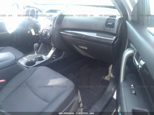 Photo 4 VIN: 5XYKT3A1XBG125786 - KIA SORENTO 