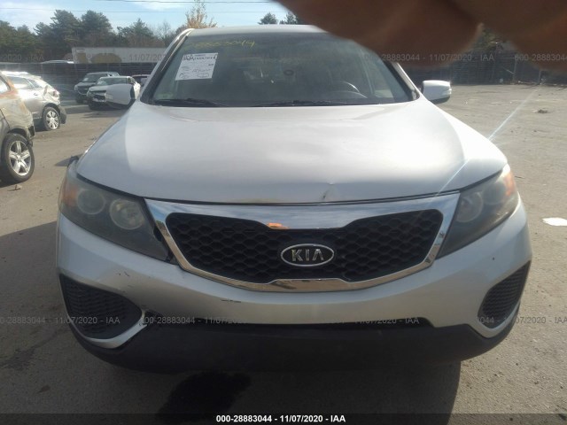 Photo 5 VIN: 5XYKT3A1XBG125786 - KIA SORENTO 