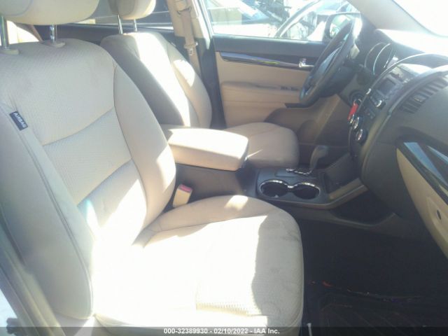 Photo 4 VIN: 5XYKT3A1XBG159503 - KIA SORENTO 