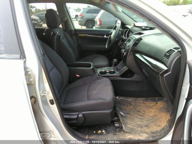 Photo 4 VIN: 5XYKT3A1XCG262339 - KIA SORENTO 