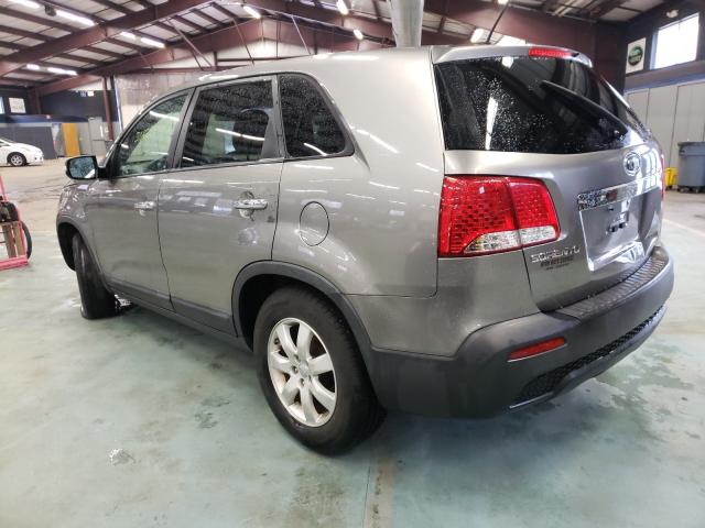 Photo 2 VIN: 5XYKT3A1XDG325621 - KIA SORENTO LX 