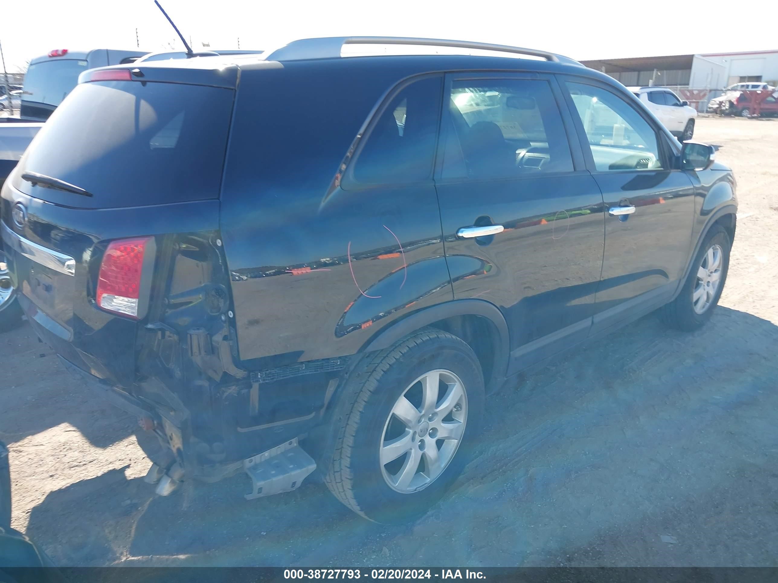 Photo 3 VIN: 5XYKT3A60DG314459 - KIA SORENTO 