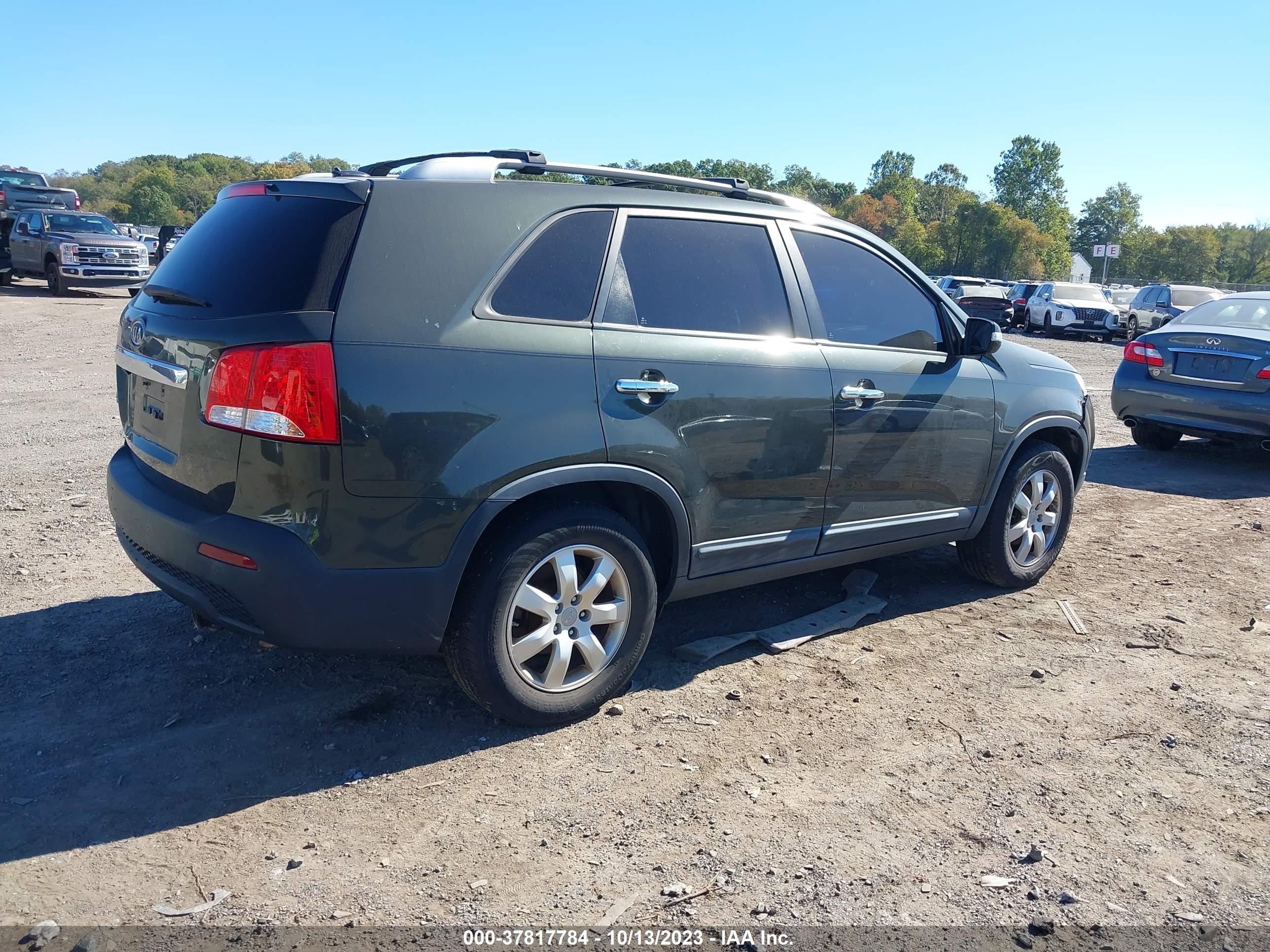 Photo 3 VIN: 5XYKT3A60DG318074 - KIA SORENTO 