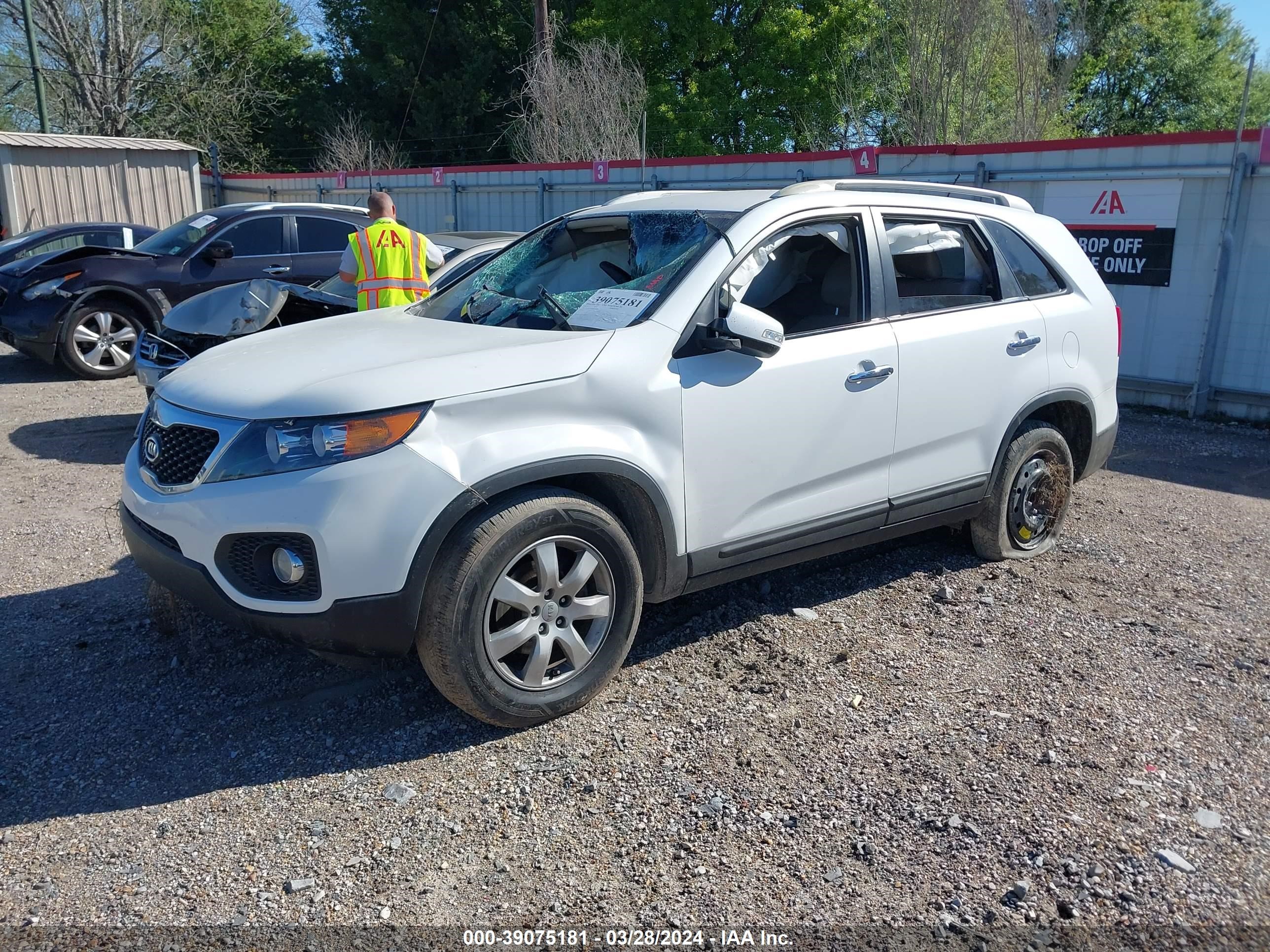 Photo 1 VIN: 5XYKT3A60DG324134 - KIA SORENTO 