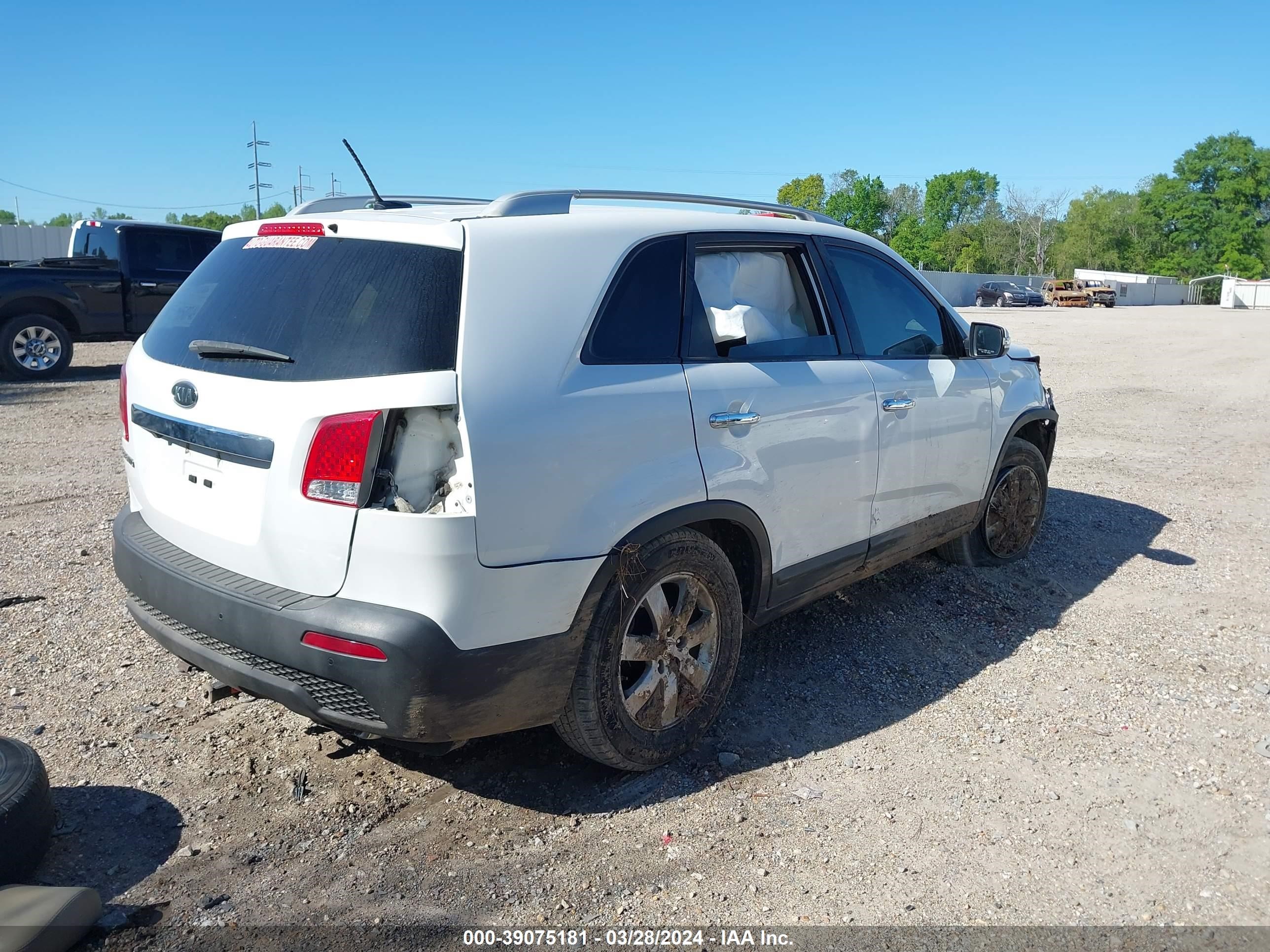 Photo 3 VIN: 5XYKT3A60DG324134 - KIA SORENTO 