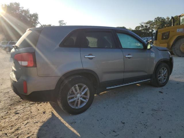 Photo 2 VIN: 5XYKT3A60FG555697 - KIA SORENTO LX 