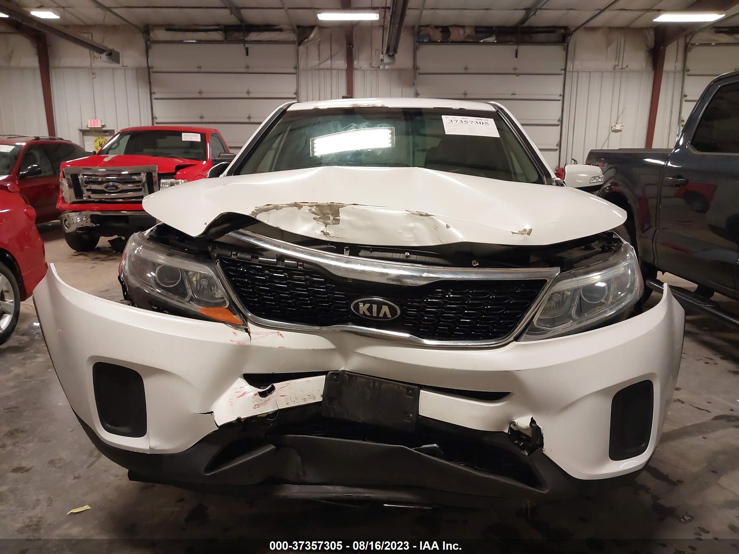 Photo 11 VIN: 5XYKT3A60FG629104 - KIA SORENTO 