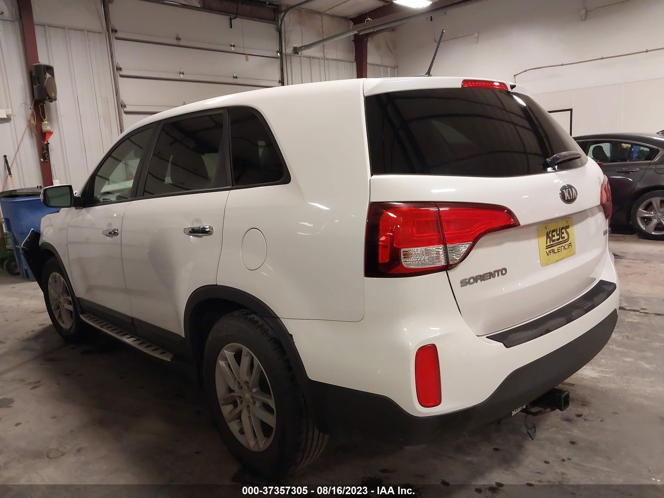 Photo 13 VIN: 5XYKT3A60FG629104 - KIA SORENTO 