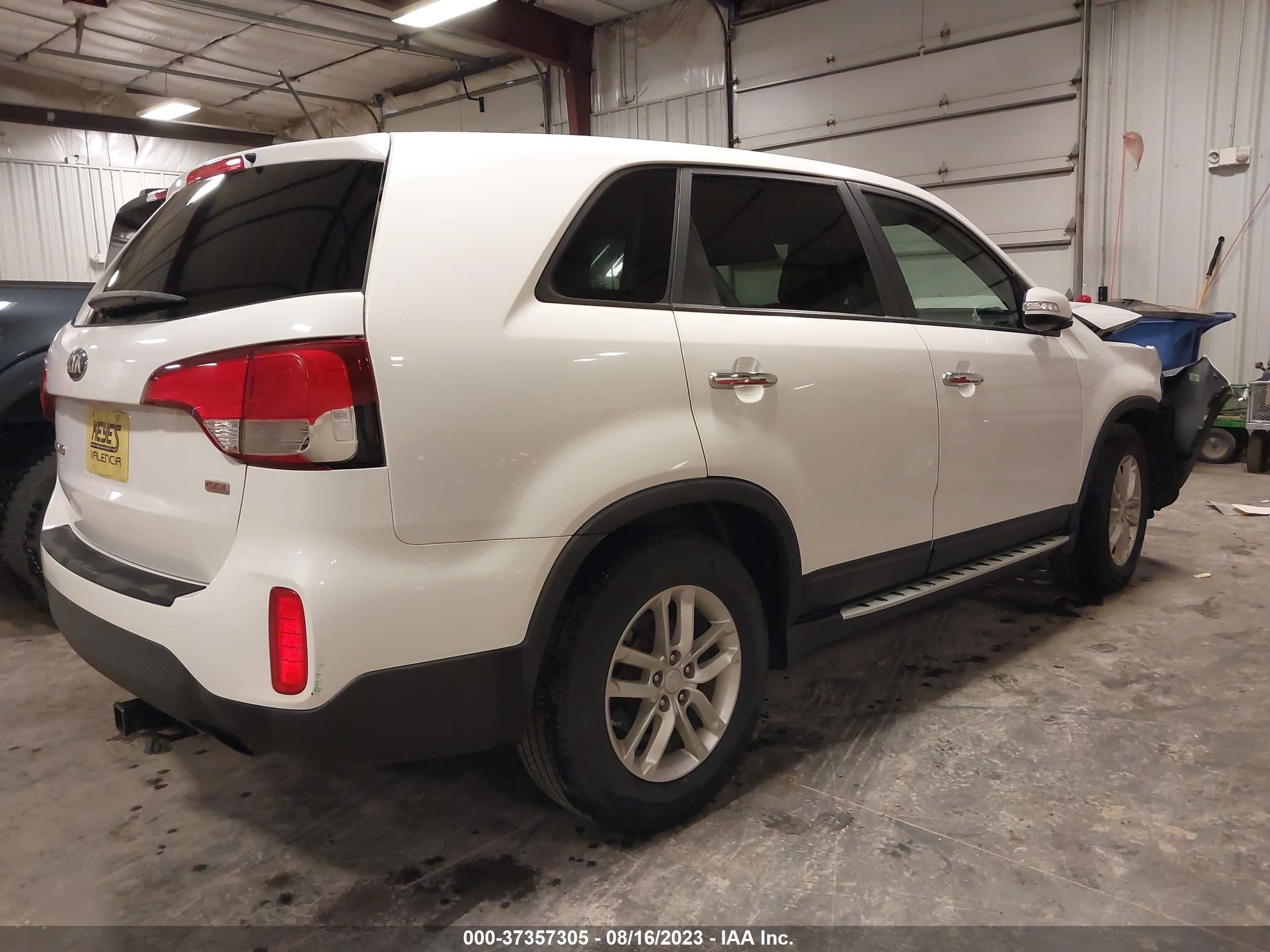 Photo 3 VIN: 5XYKT3A60FG629104 - KIA SORENTO 