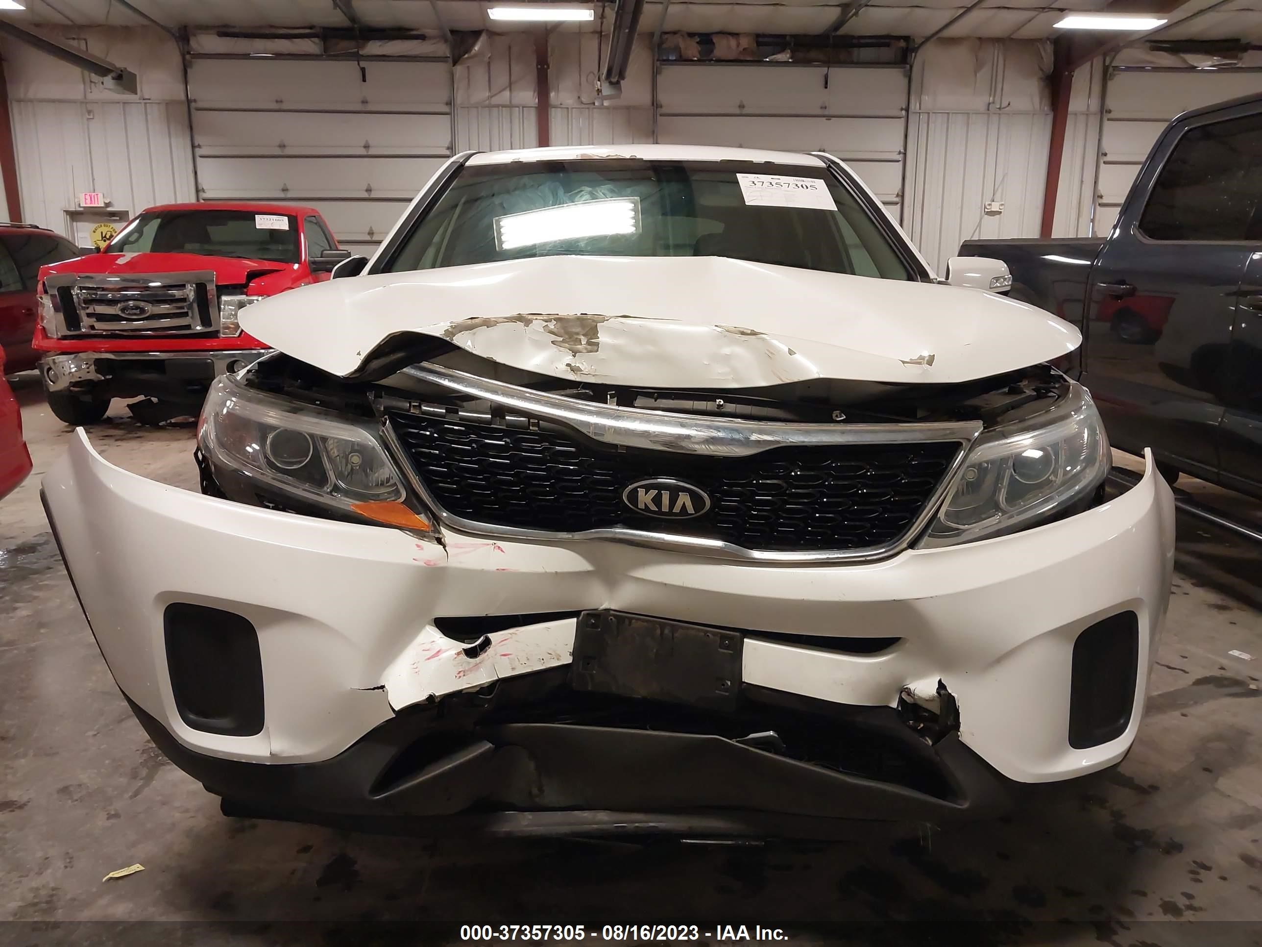 Photo 5 VIN: 5XYKT3A60FG629104 - KIA SORENTO 