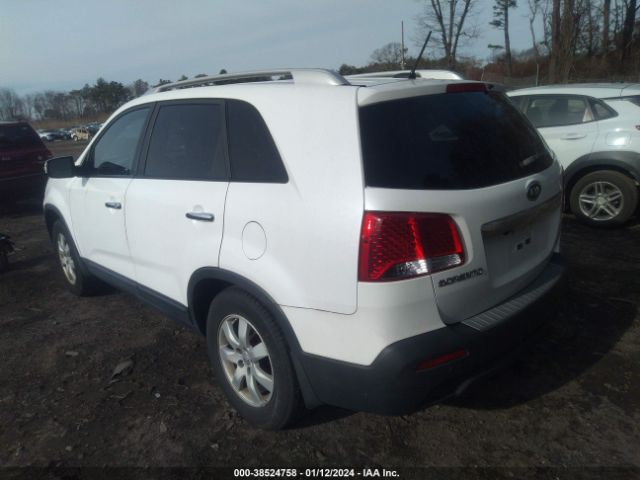 Photo 2 VIN: 5XYKT3A61DG385931 - KIA SORENTO 