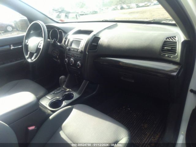 Photo 4 VIN: 5XYKT3A61DG385931 - KIA SORENTO 