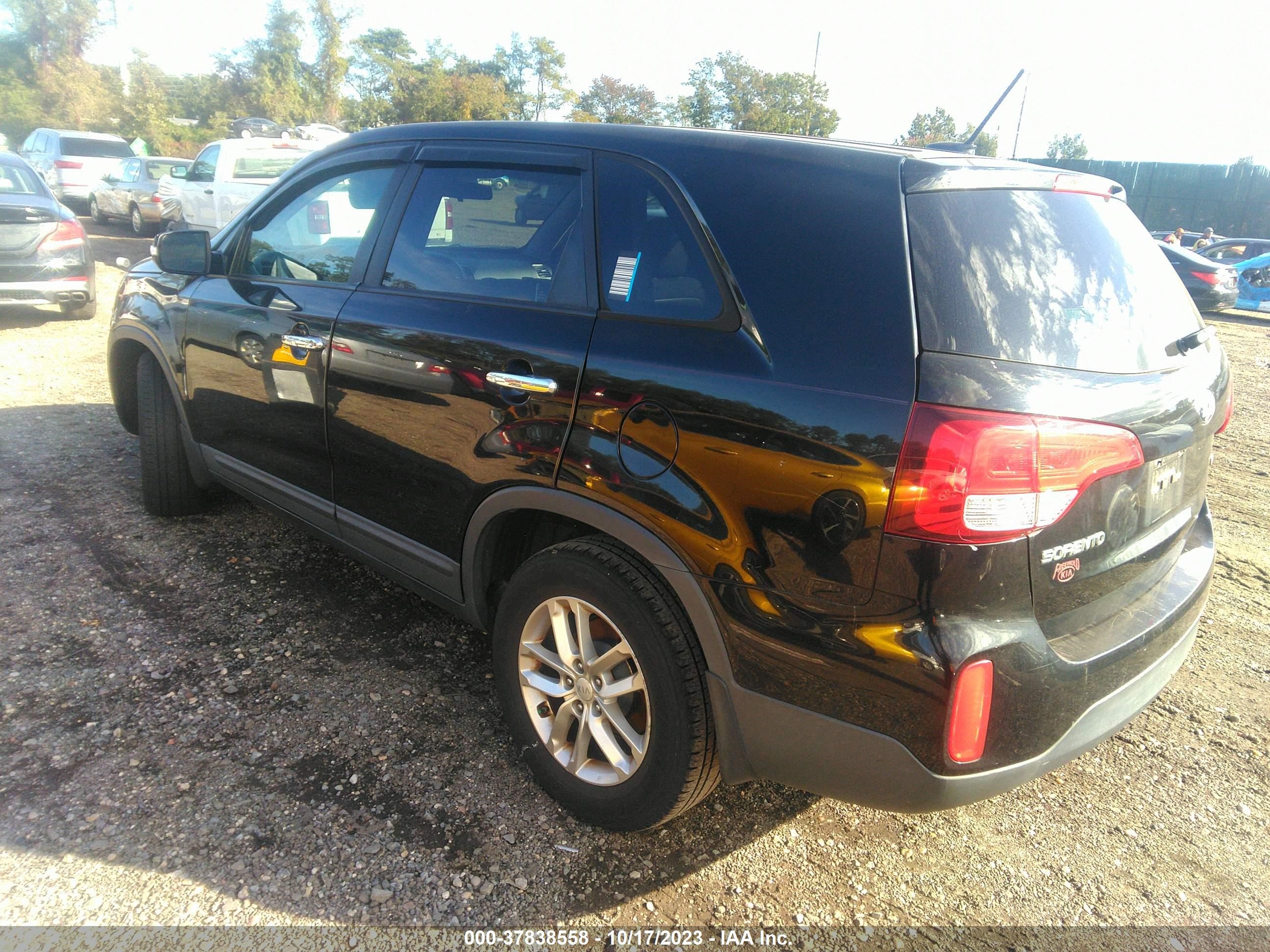 Photo 2 VIN: 5XYKT3A61FG569625 - KIA SORENTO 