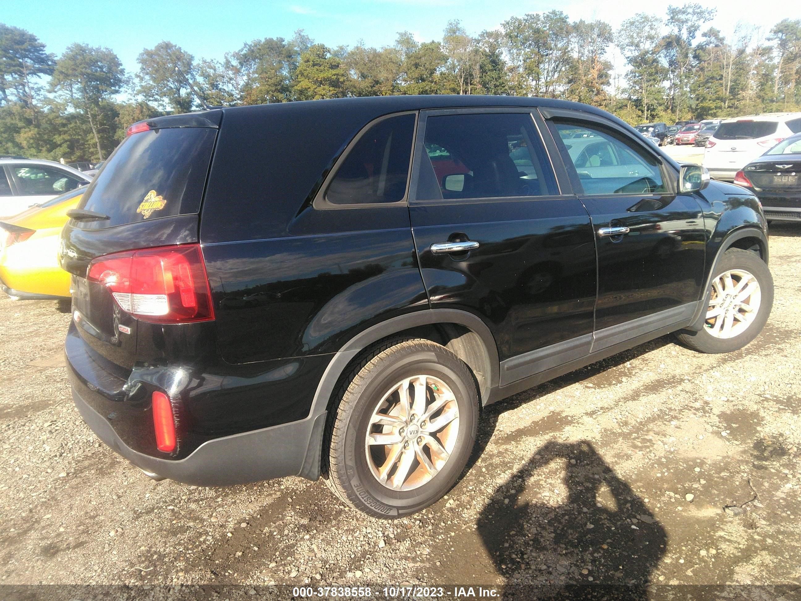 Photo 3 VIN: 5XYKT3A61FG569625 - KIA SORENTO 