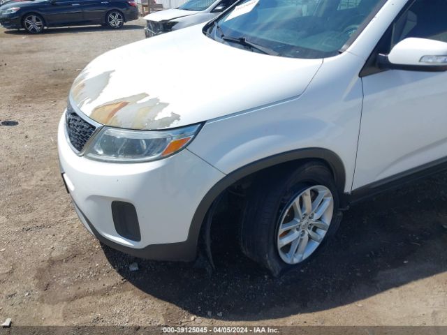 Photo 5 VIN: 5XYKT3A61FG657901 - KIA SORENTO 