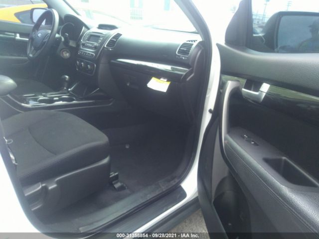 Photo 4 VIN: 5XYKT3A61FG660863 - KIA SORENTO 