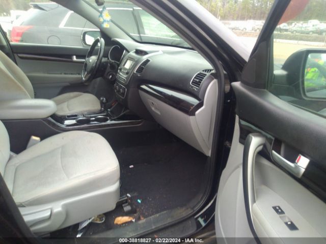 Photo 4 VIN: 5XYKT3A62EG532825 - KIA SORENTO 