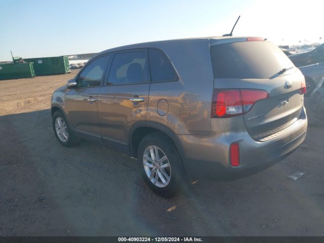 Photo 2 VIN: 5XYKT3A62FG629573 - KIA SORENTO 