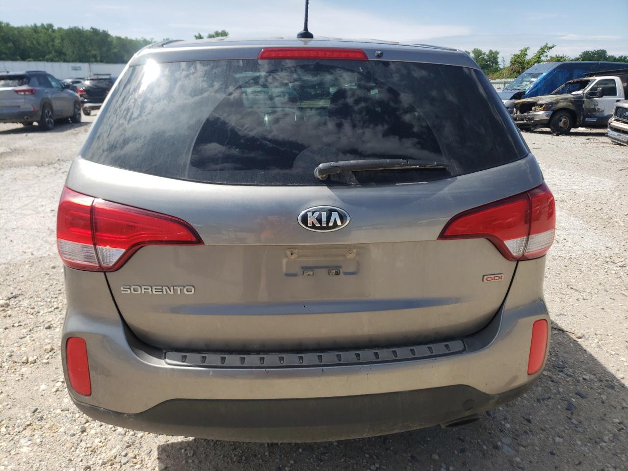 Photo 5 VIN: 5XYKT3A62FG631016 - KIA SORENTO 