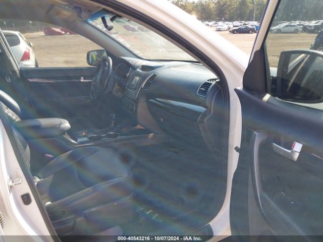 Photo 4 VIN: 5XYKT3A62FG656174 - KIA SORENTO 