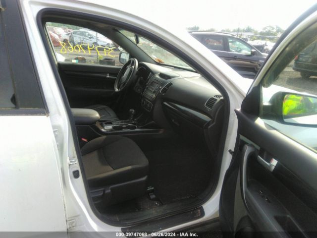 Photo 4 VIN: 5XYKT3A62FG660385 - KIA SORENTO 