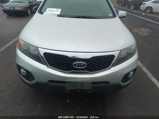 Photo 5 VIN: 5XYKT3A63CG227279 - KIA SORENTO 