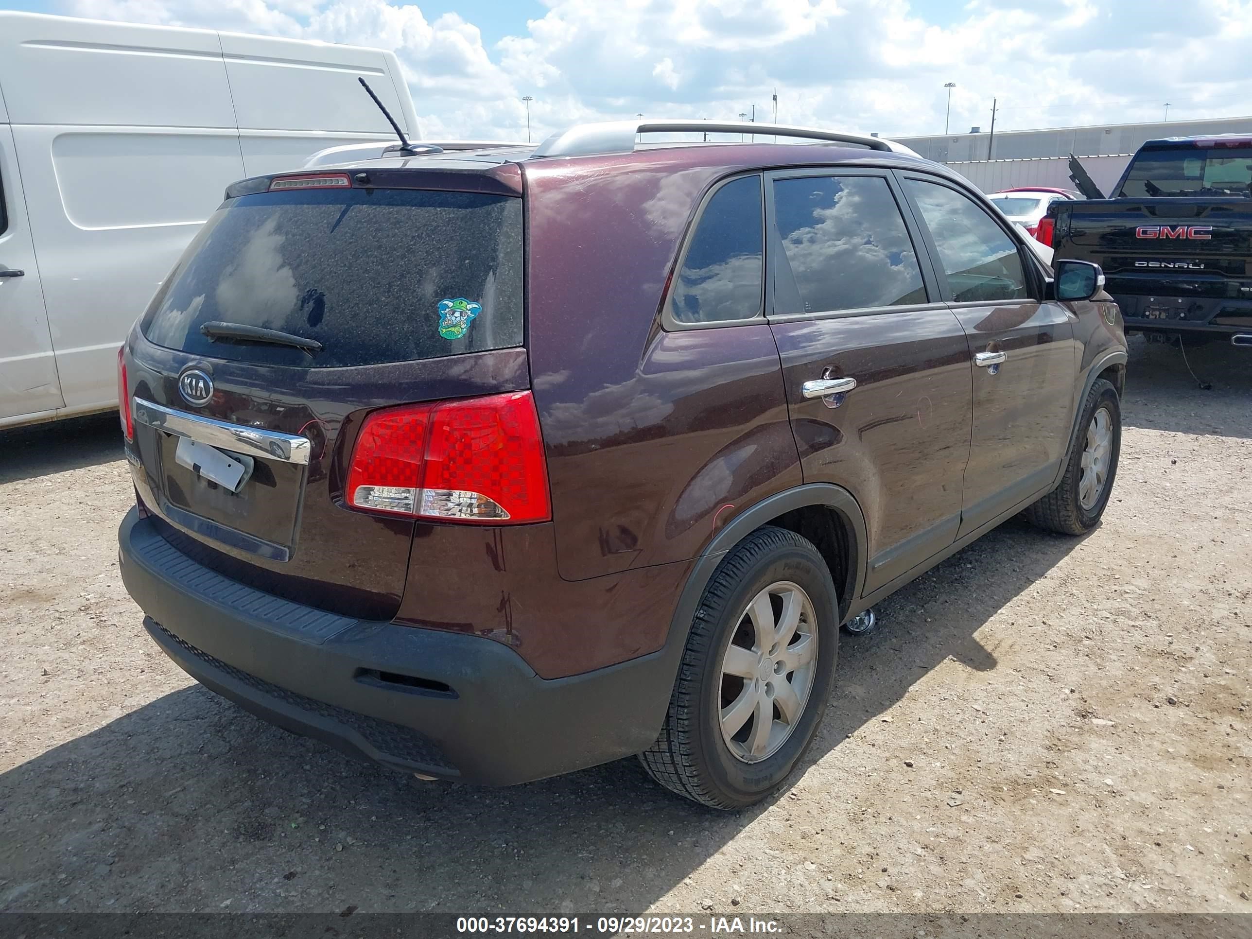 Photo 3 VIN: 5XYKT3A63CG238573 - KIA SORENTO 