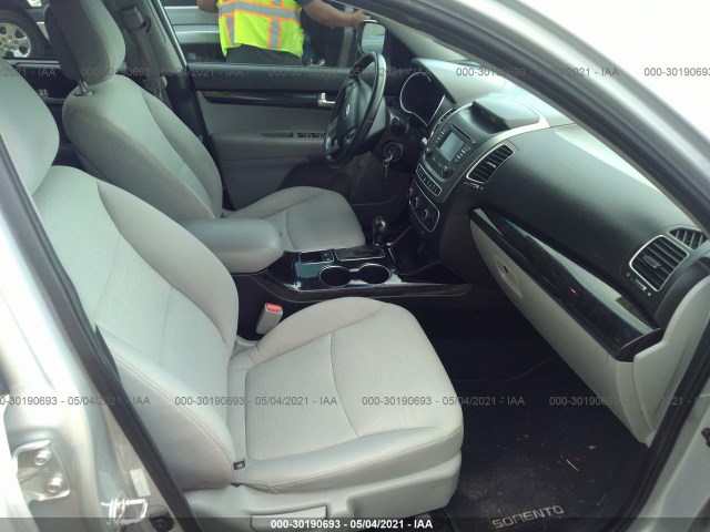 Photo 4 VIN: 5XYKT3A63EG477950 - KIA SORENTO 