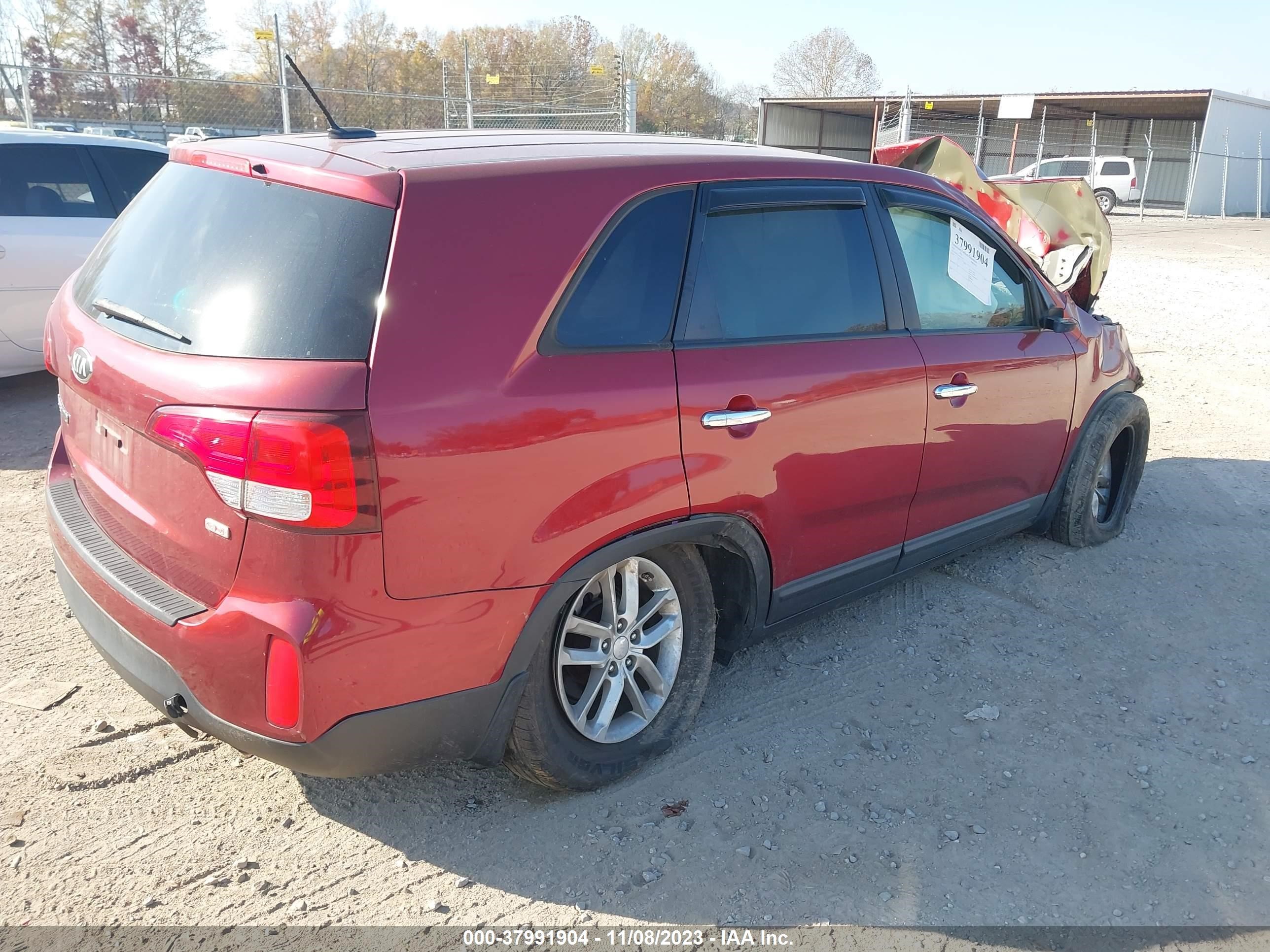 Photo 3 VIN: 5XYKT3A63EG516133 - KIA SORENTO 