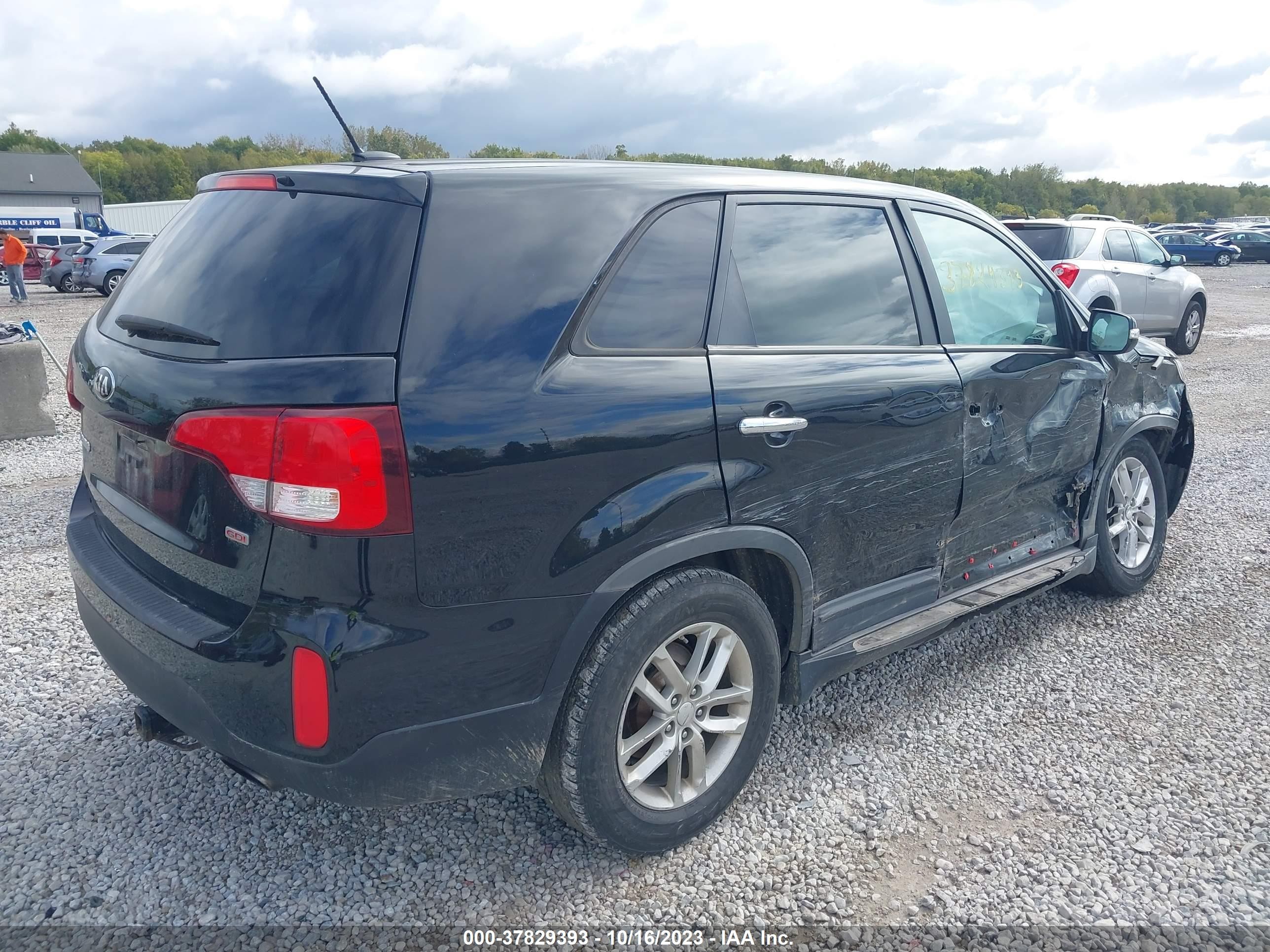 Photo 3 VIN: 5XYKT3A63FG592775 - KIA SORENTO 