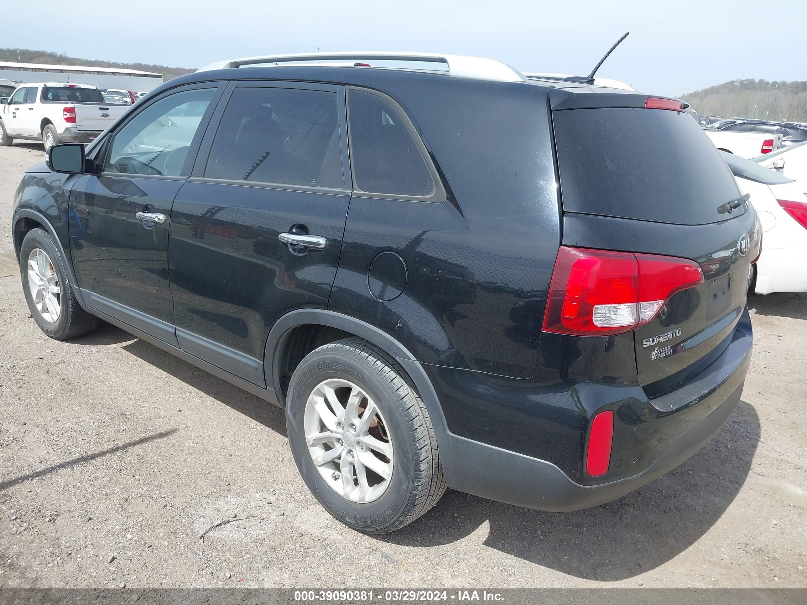 Photo 2 VIN: 5XYKT3A64EG518179 - KIA SORENTO 