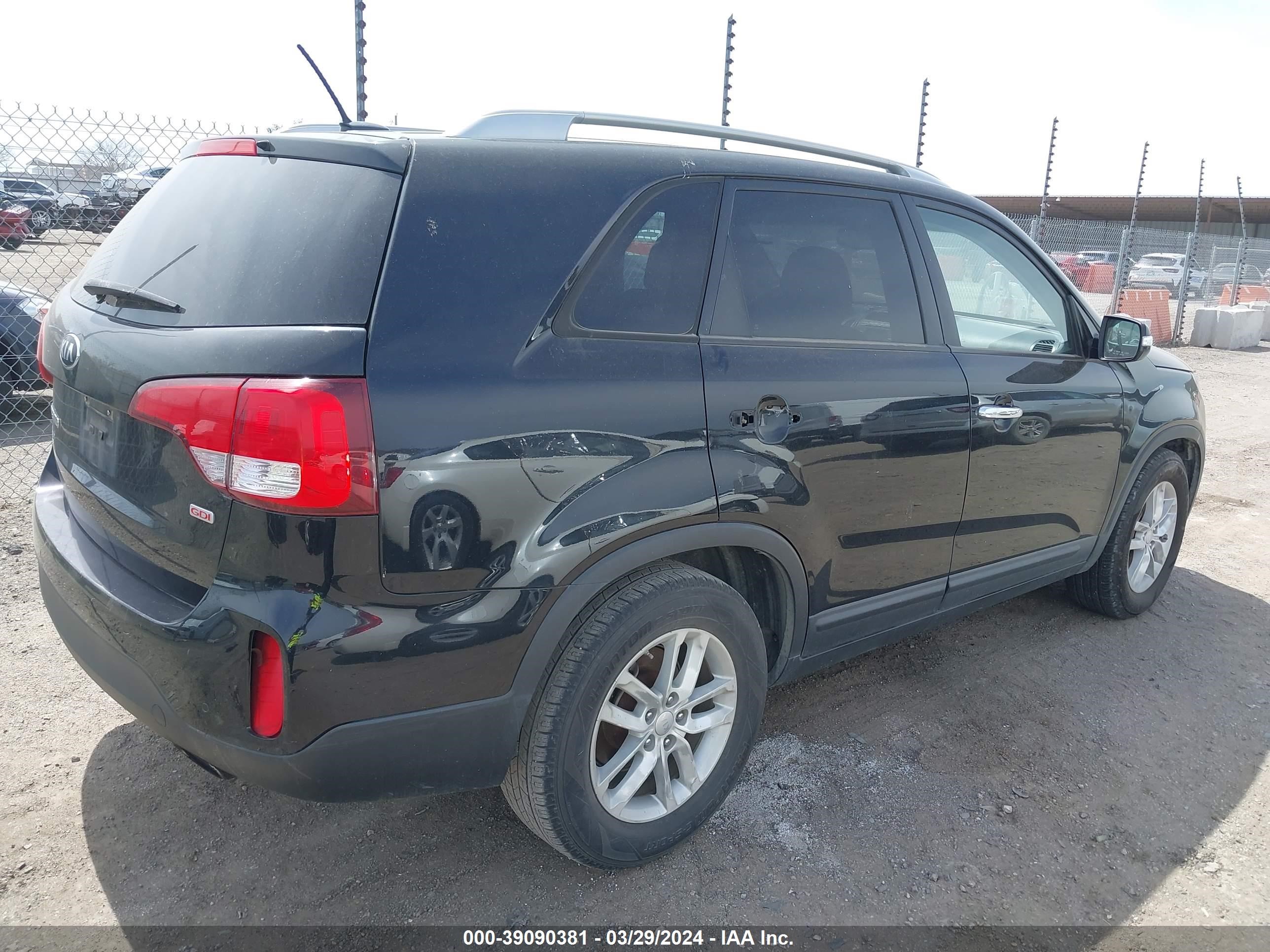 Photo 3 VIN: 5XYKT3A64EG518179 - KIA SORENTO 