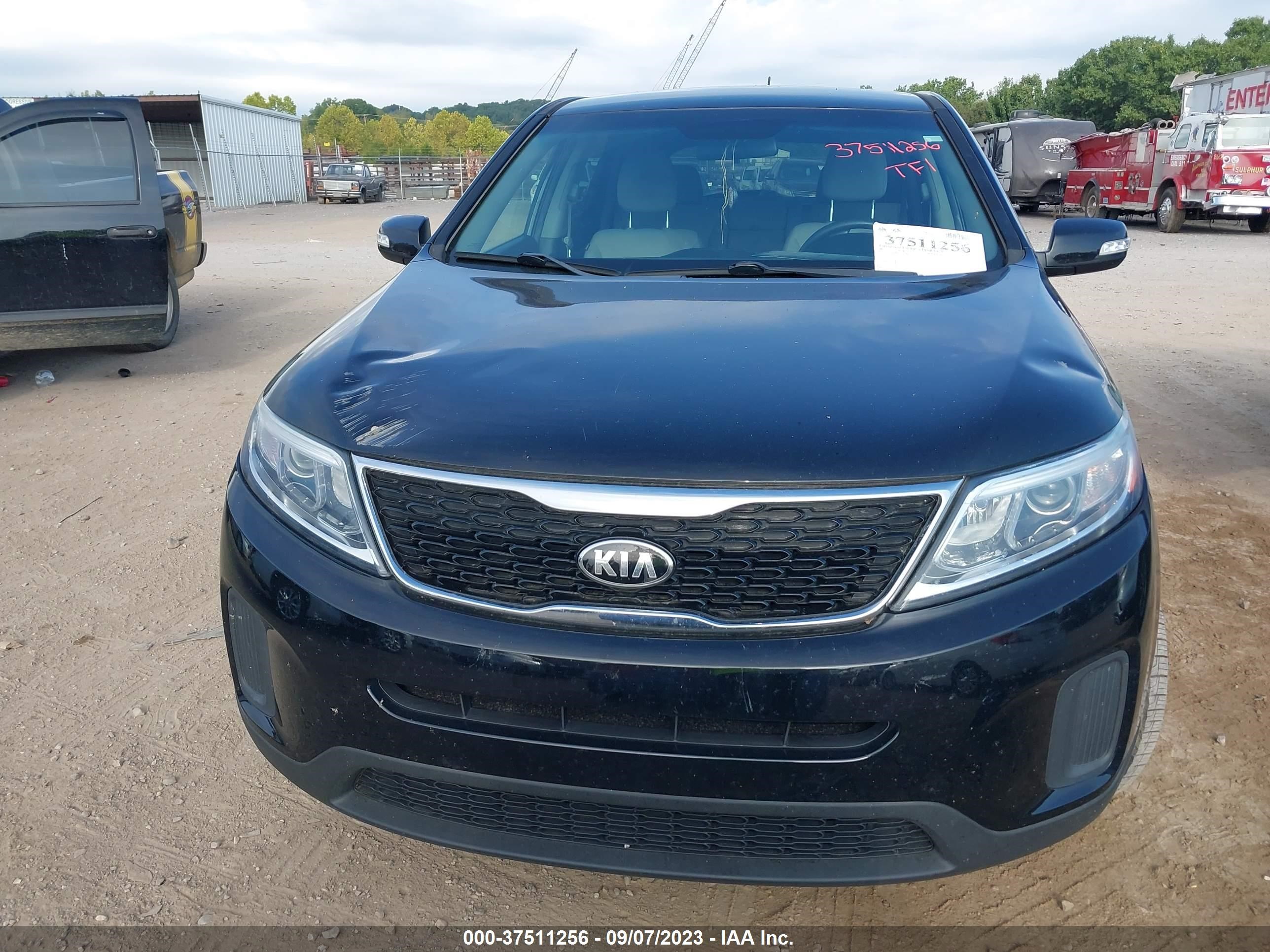 Photo 11 VIN: 5XYKT3A64FG577461 - KIA SORENTO 