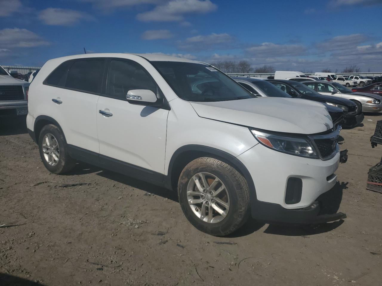 Photo 3 VIN: 5XYKT3A64FG581011 - KIA SORENTO 