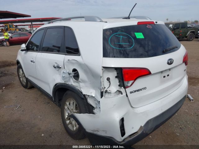 Photo 2 VIN: 5XYKT3A64FG658542 - KIA SORENTO 