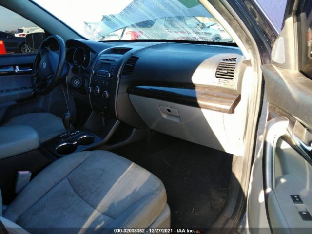 Photo 4 VIN: 5XYKT3A65CG292540 - KIA SORENTO 