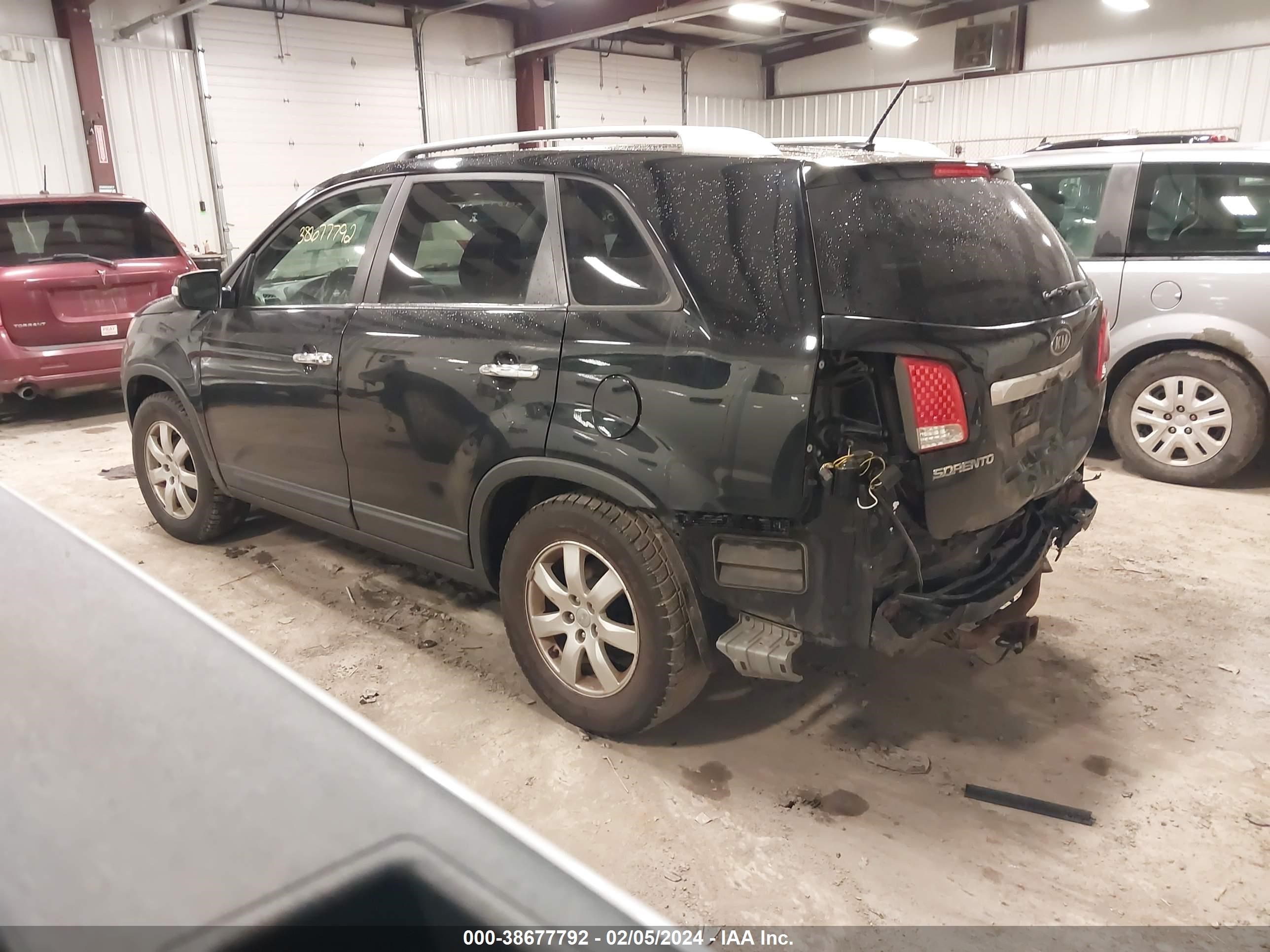 Photo 2 VIN: 5XYKT3A65DG390372 - KIA SORENTO 