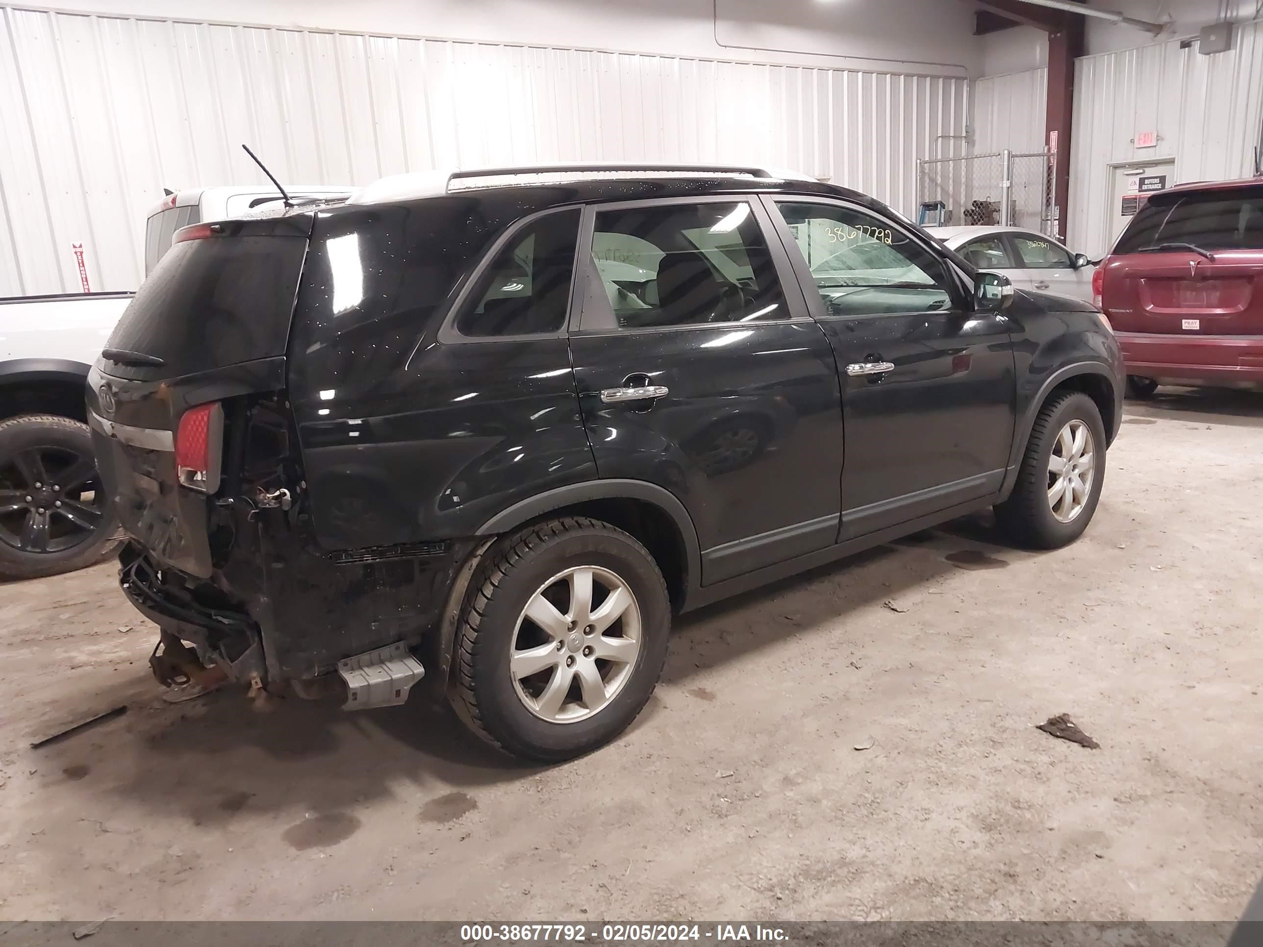 Photo 3 VIN: 5XYKT3A65DG390372 - KIA SORENTO 