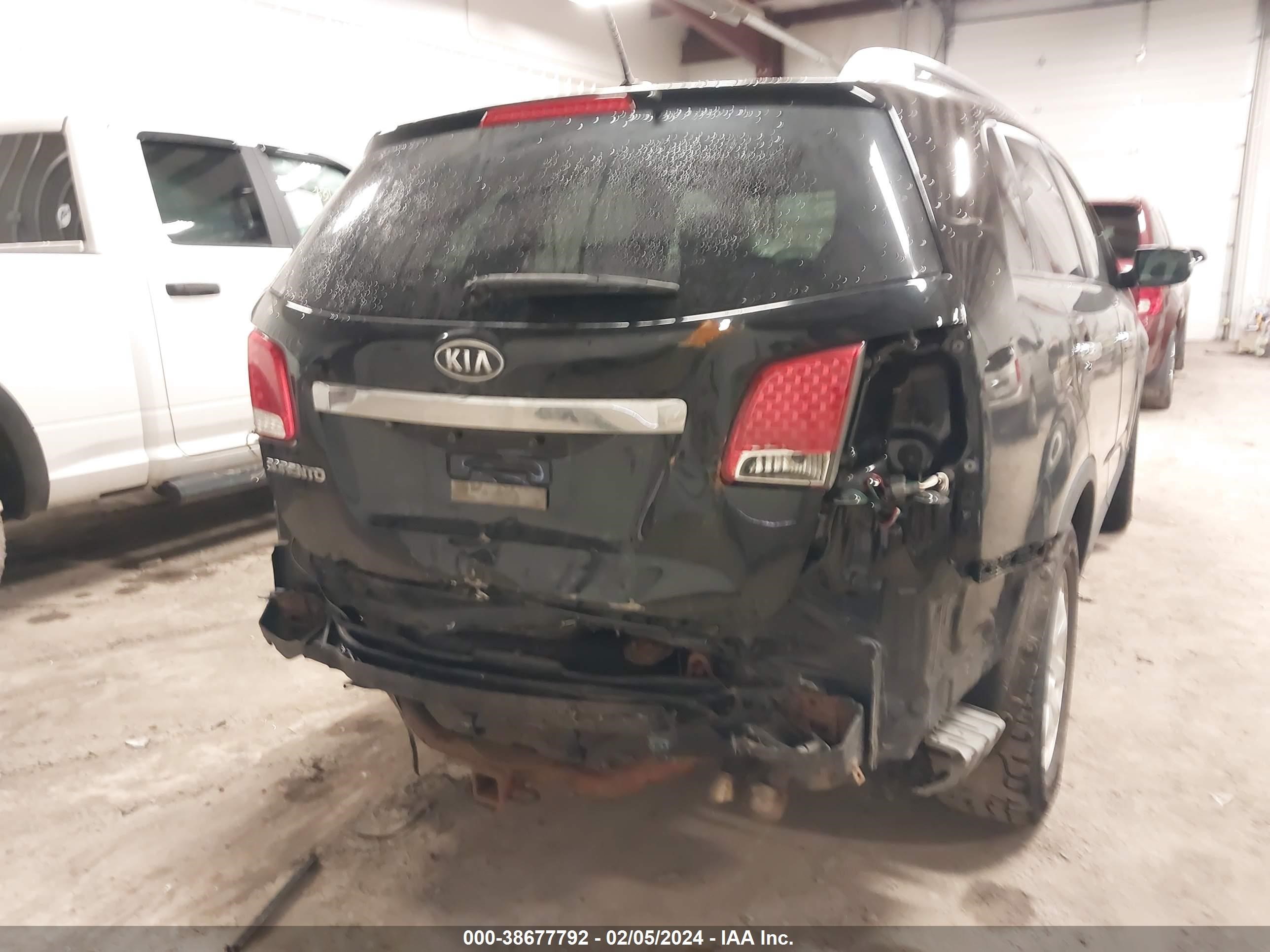 Photo 5 VIN: 5XYKT3A65DG390372 - KIA SORENTO 