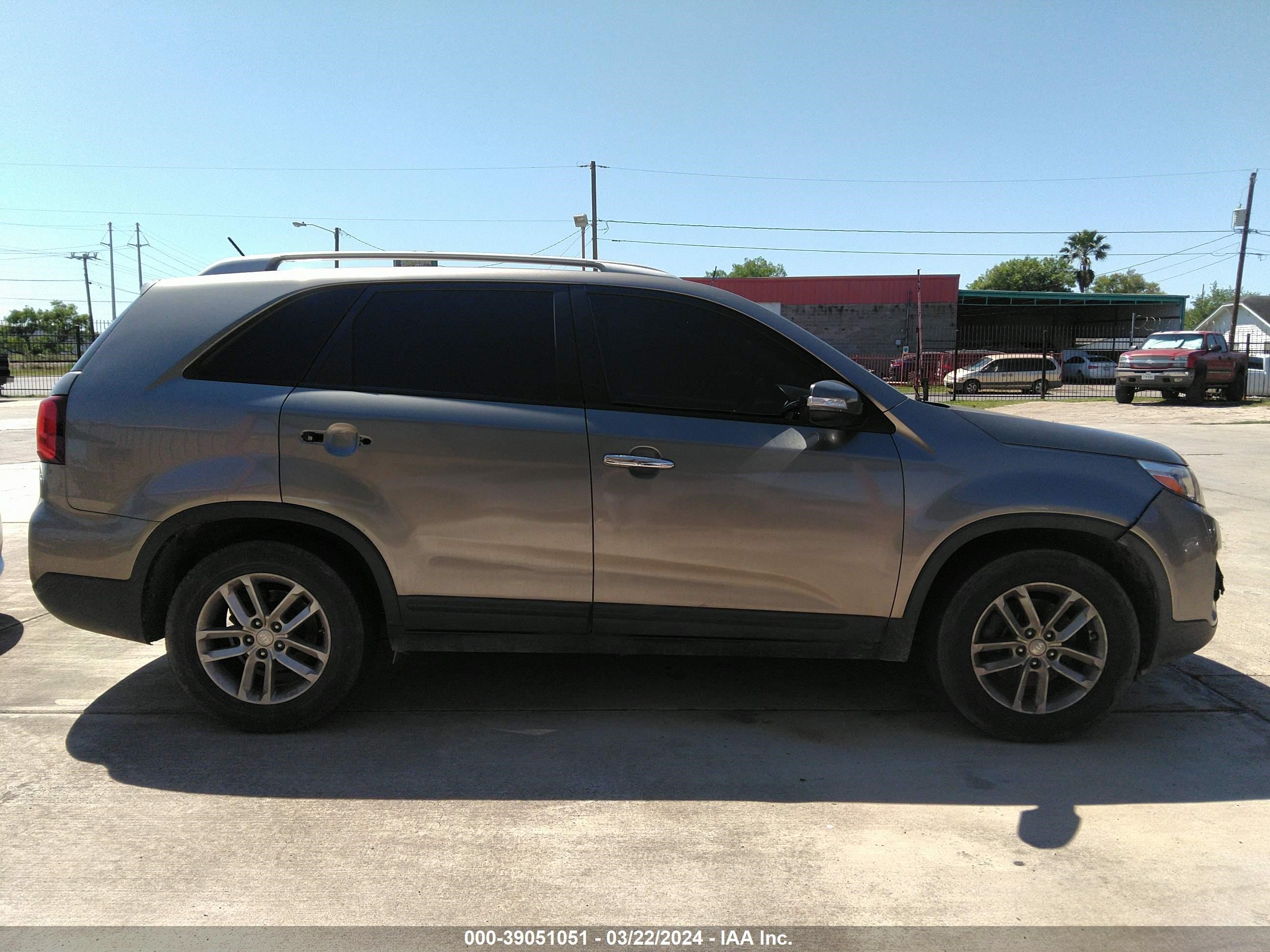 Photo 12 VIN: 5XYKT3A65EG439264 - KIA SORENTO 