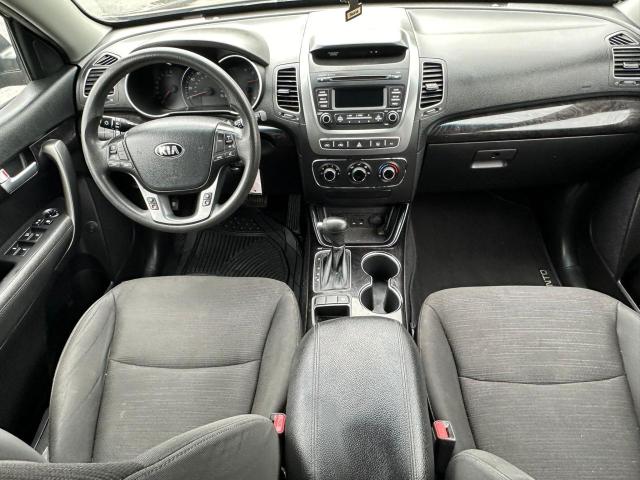 Photo 8 VIN: 5XYKT3A65EG487511 - KIA SORENTO LX 