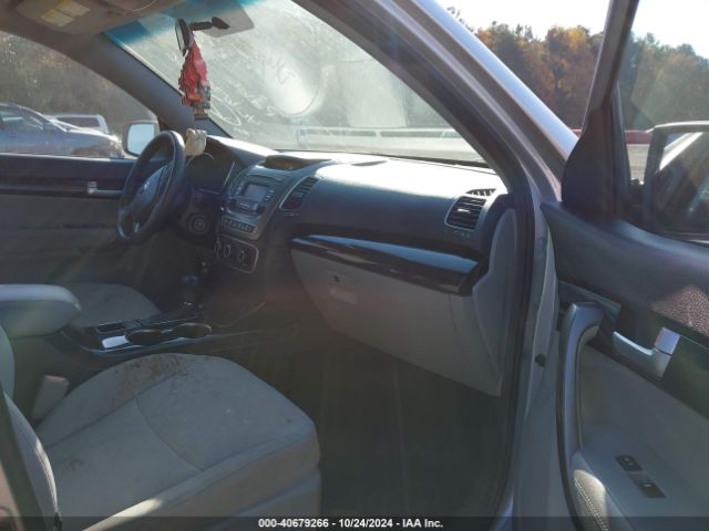 Photo 4 VIN: 5XYKT3A65FG583219 - KIA SORENTO 