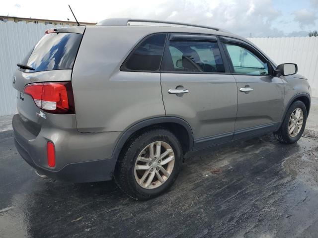 Photo 2 VIN: 5XYKT3A65FG623105 - KIA SORENTO LX 